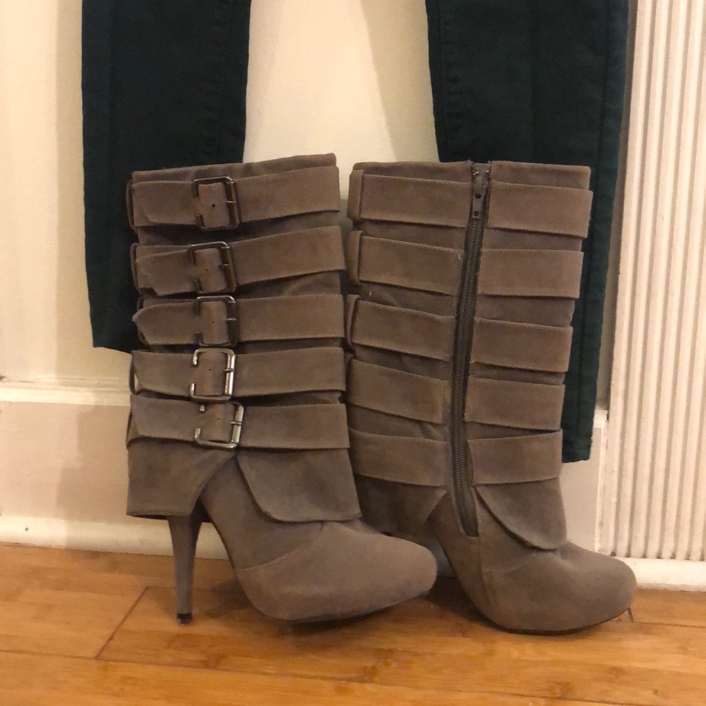 Grey suede boot like new